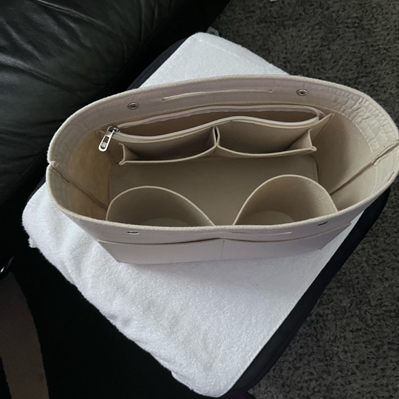 🔥Rebecca Minkoff 'Dylan' Tote Navy Blue Unlined Handbag. EUC. Offers welcomed. - Picture 6 of 11